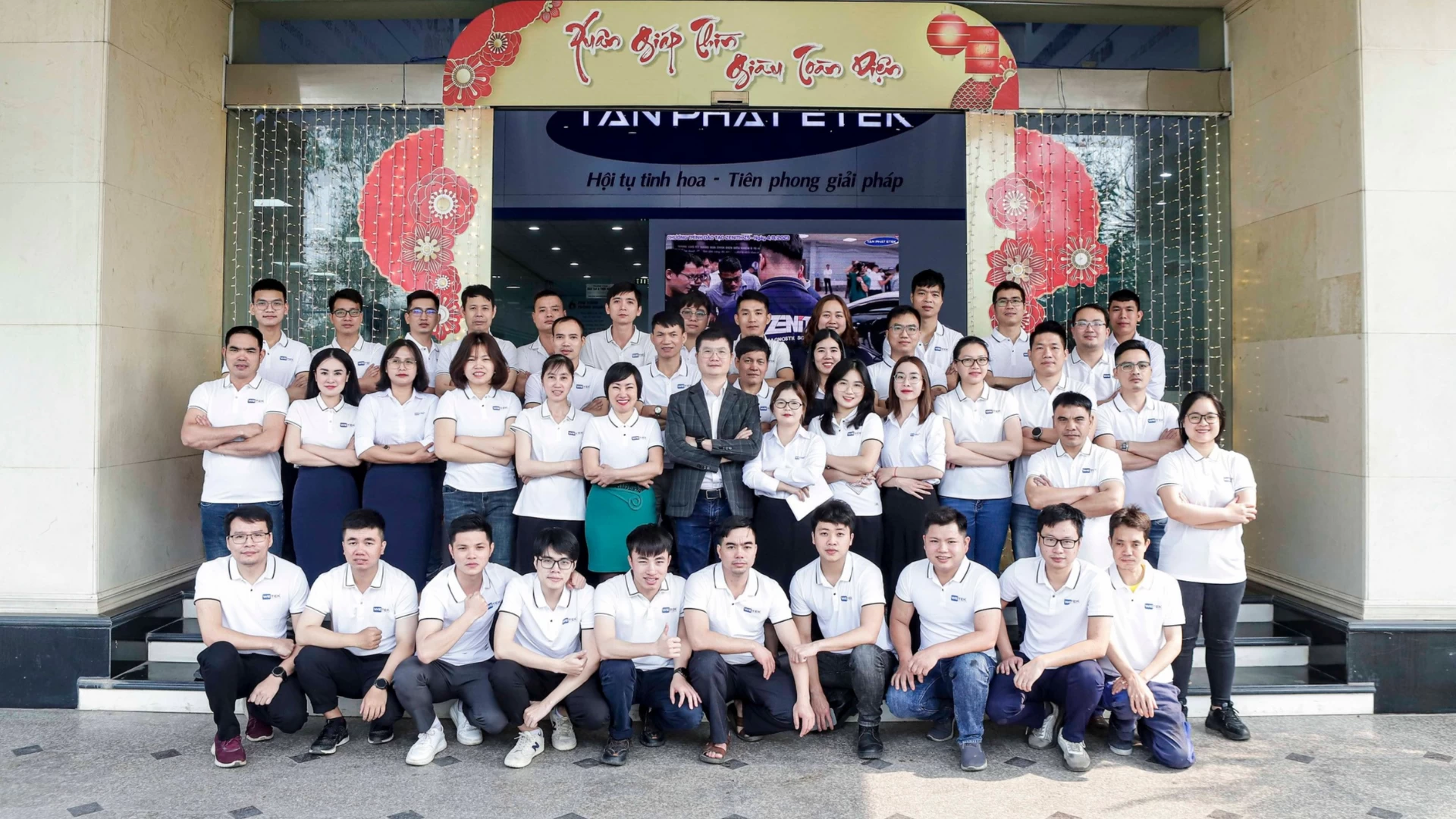 Tập thể cán bộ nhân viên ETEK GREEN