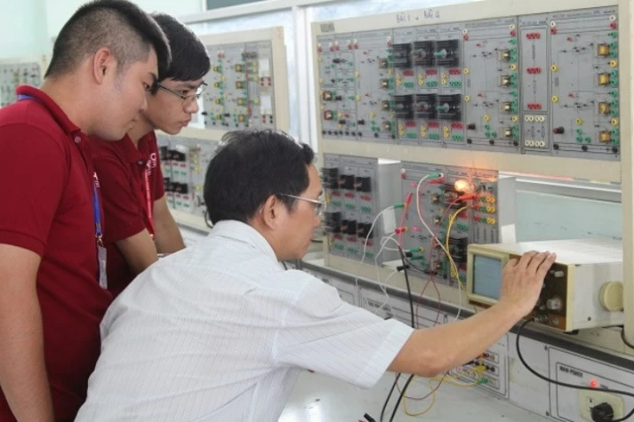 Thiết bị đào tạo điện – điện tử luôn cần được chuẩn hóa