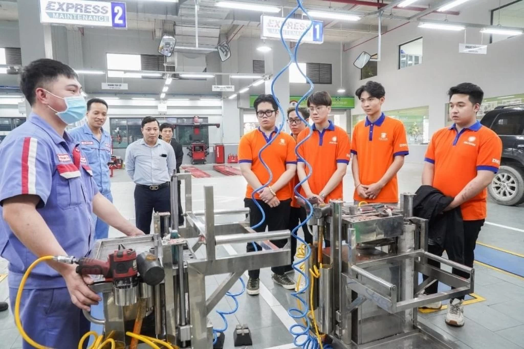 đầu tư thiết bị đào tạo công nghệ ô tô đồng bộ, hiện đại và sát với thực tế là yếu tố then chốt để nâng cao chất lượng đào tạo